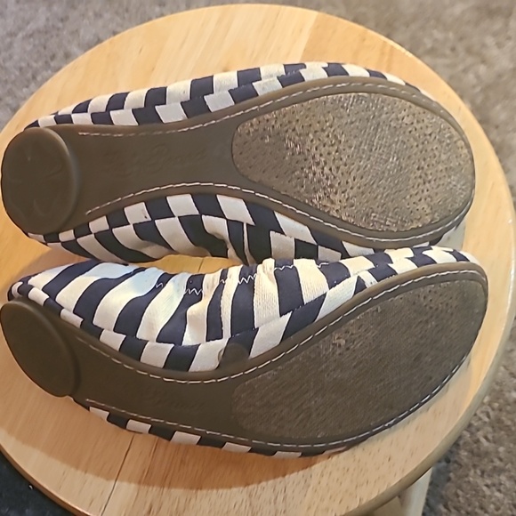 Lucky Brand flats - Picture 2 of 8